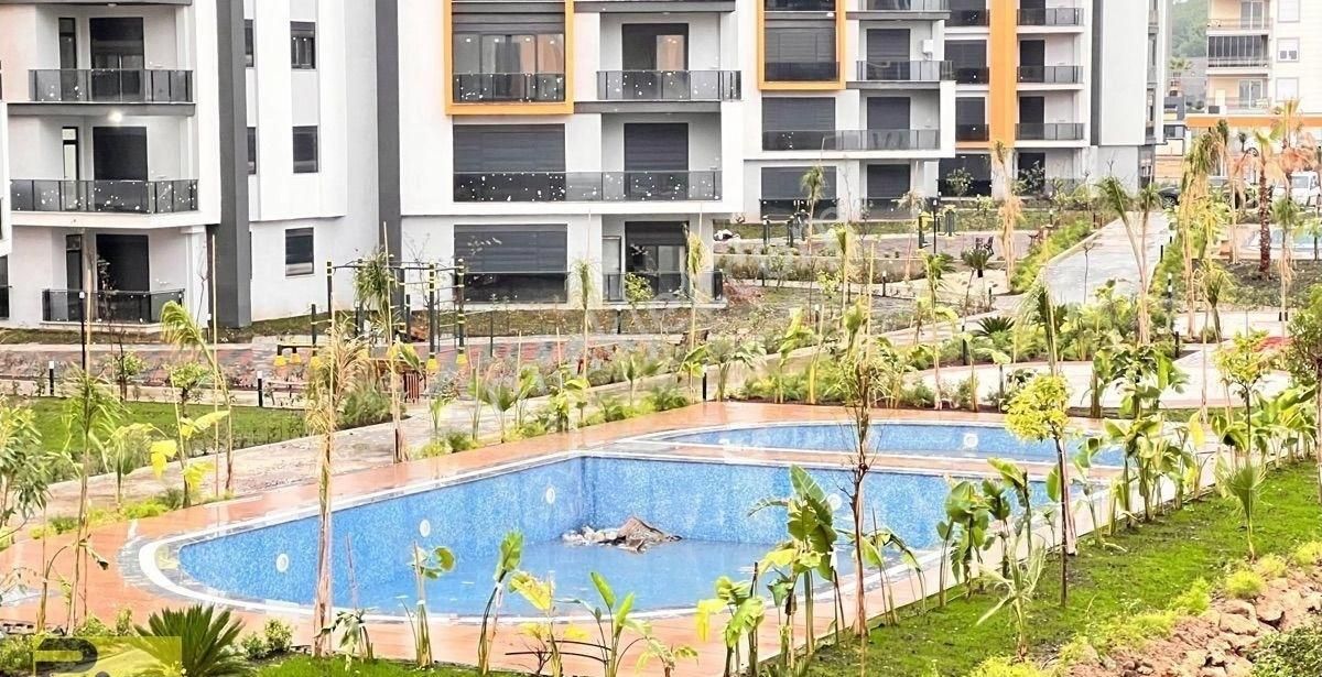 Ultra Geniş Havuz Cepheli Kapalı Otoparklı 3+1 Fırsat Daire - Görsel 34