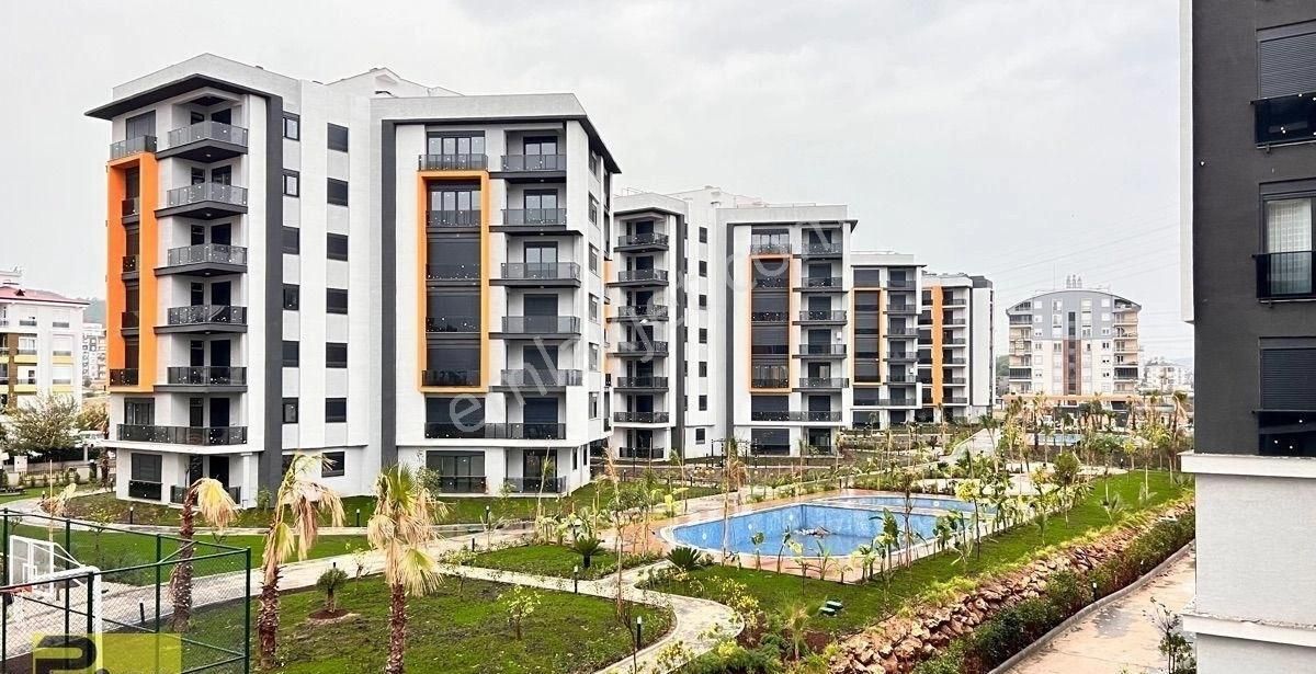 Ultra Geniş Havuz Cepheli Kapalı Otoparklı 3+1 Fırsat Daire - Görsel 27