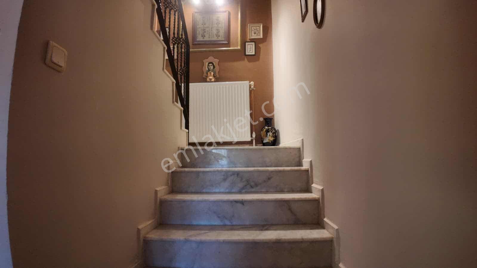 Güzelbahçede Deniz Manzaralı 4+1 Villa - Görsel 15