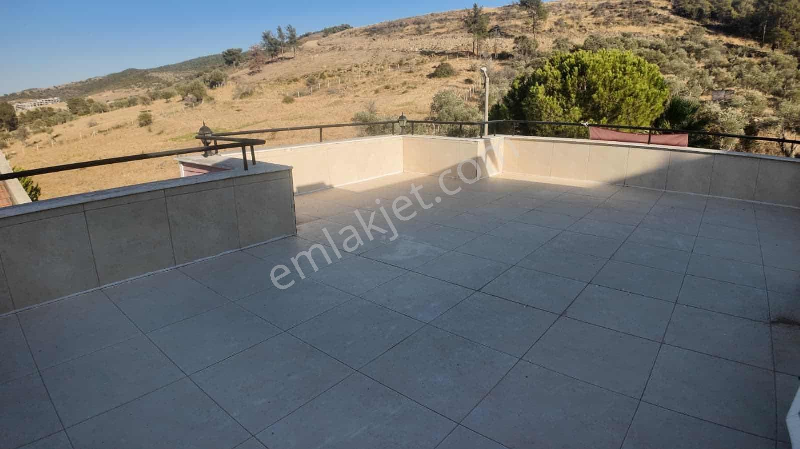 Güzelbahçede Deniz Manzaralı 4+1 Villa - Görsel 14