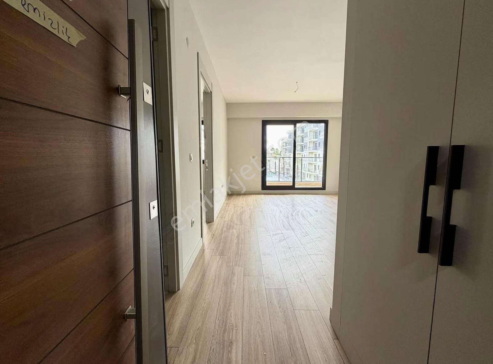 Çiğli Park Yaşam Satılık 1+1 Balkonlu Sıfır Daire