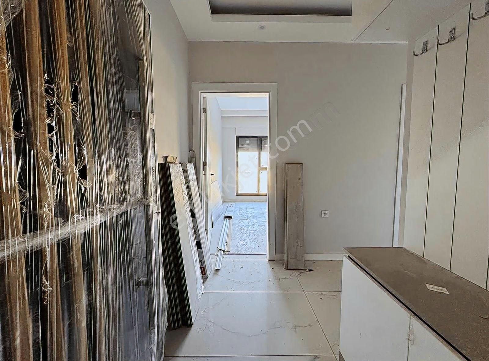 Menemen Ulus Mah. Köşe K.mutfak Sıfır 2+1 Daire