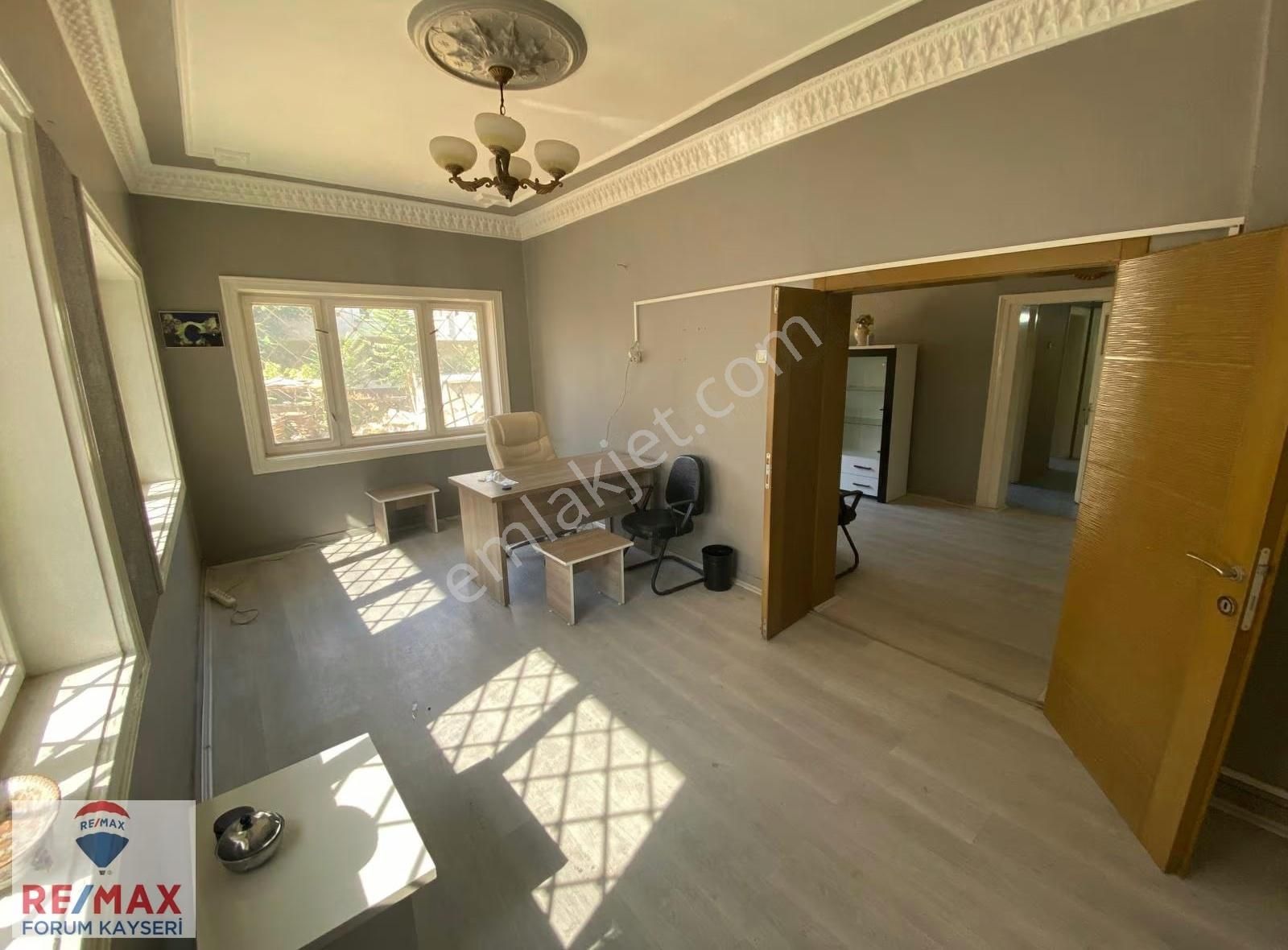 Merkezi Konumda Kiralık Büro&ofis 2+1