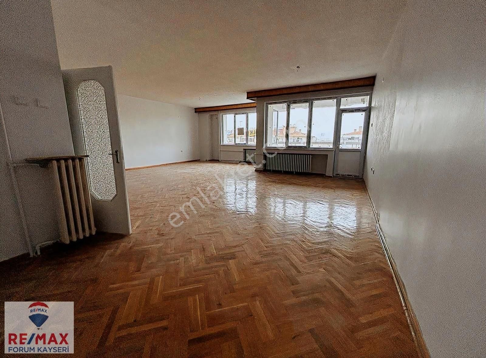 Sivas Cadde Üzerinde Kiralık 3+1 Daire - Görsel 15