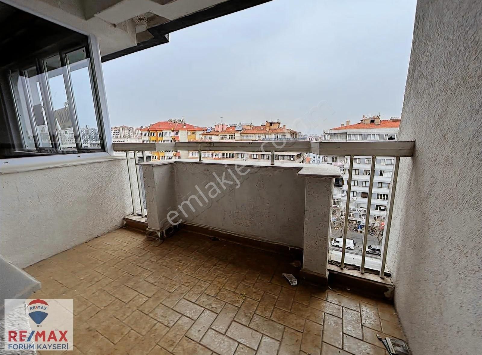 Sivas Cadde Üzerinde Kiralık 3+1 Daire