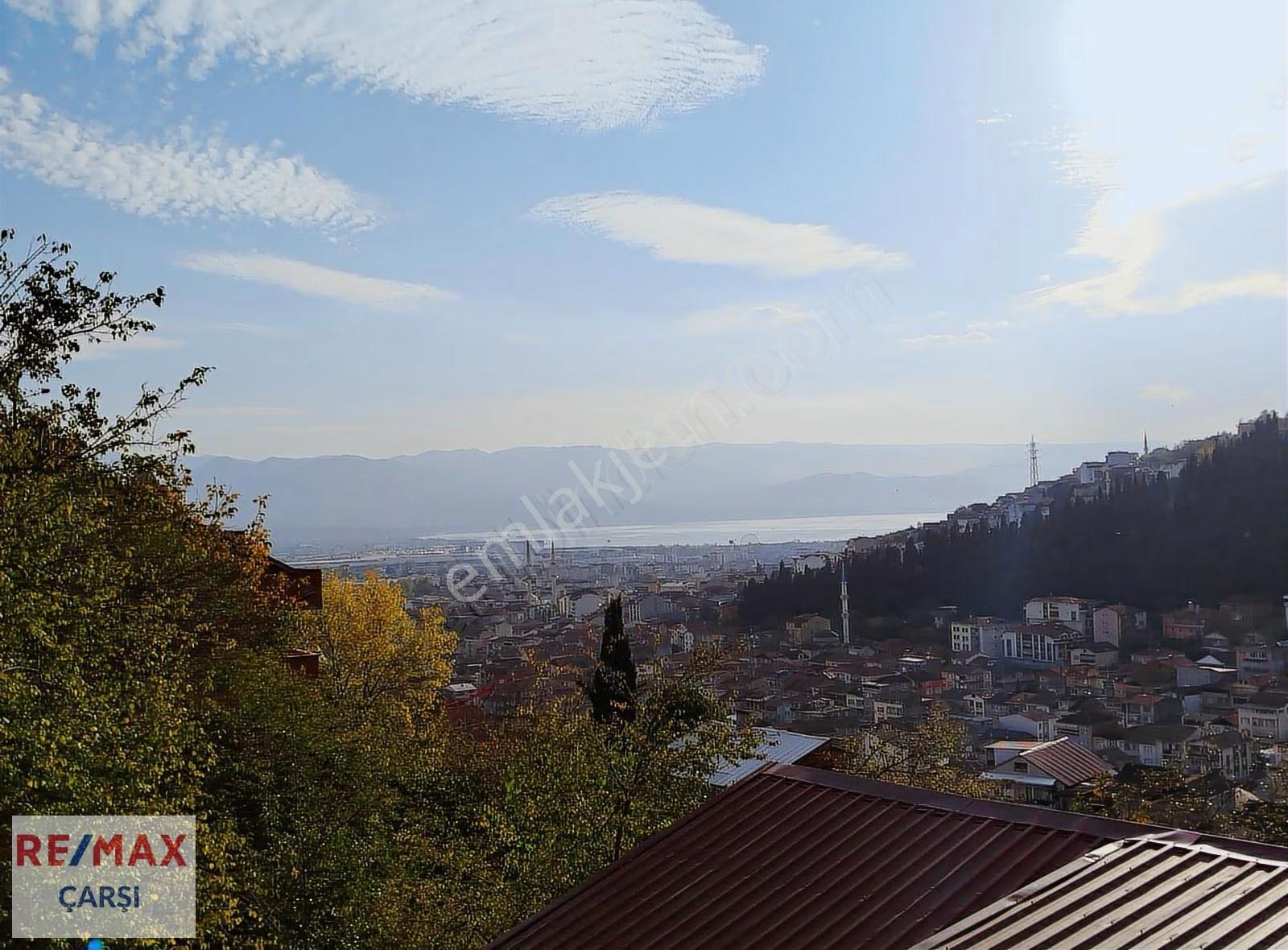Remax Çarşı'dan Ara Kat, Manzaralı Satılık 2+1 Daire