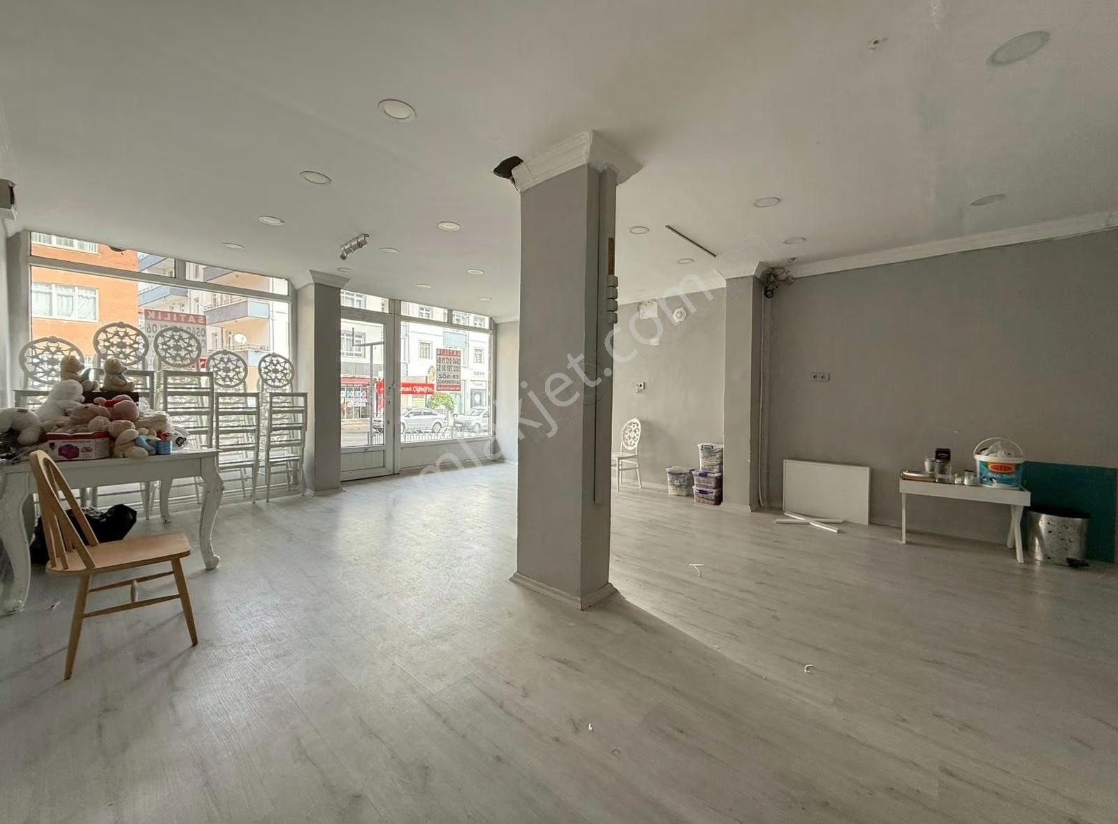 Mutlu Cad. 2 Bina Mesafede Her İşe Uygun 'bakımlı 60m²' Dükkan! - Görsel 32