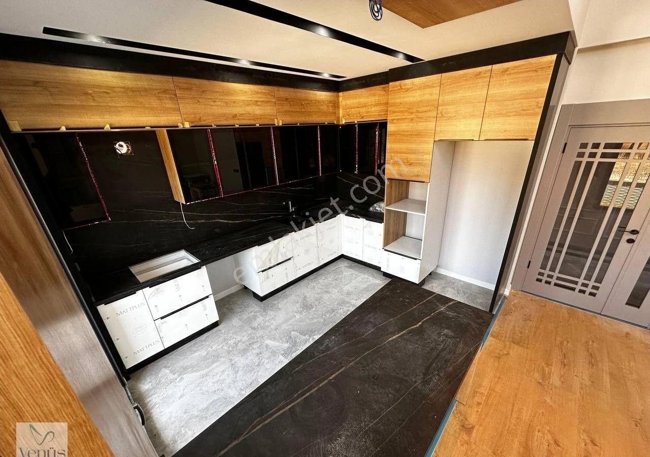 Altınoluk'ta Muhteşem Peyzajlı Havuzlu 4+1 Ultra Lüks Loft Villa - Görsel 32