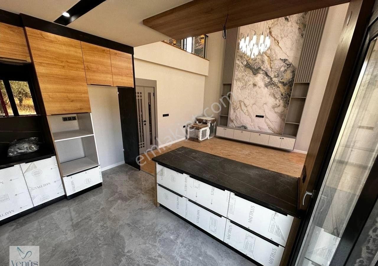 Altınoluk'ta Muhteşem Peyzajlı Havuzlu 4+1 Ultra Lüks Loft Villa - Görsel 9