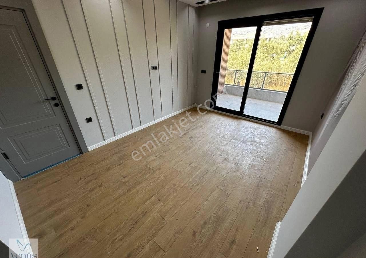 Altınoluk'ta Muhteşem Peyzajlı Havuzlu 4+1 Ultra Lüks Loft Villa - Görsel 15