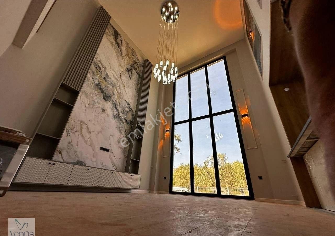 Altınoluk'ta Muhteşem Peyzajlı Havuzlu 4+1 Ultra Lüks Loft Villa - Görsel 31