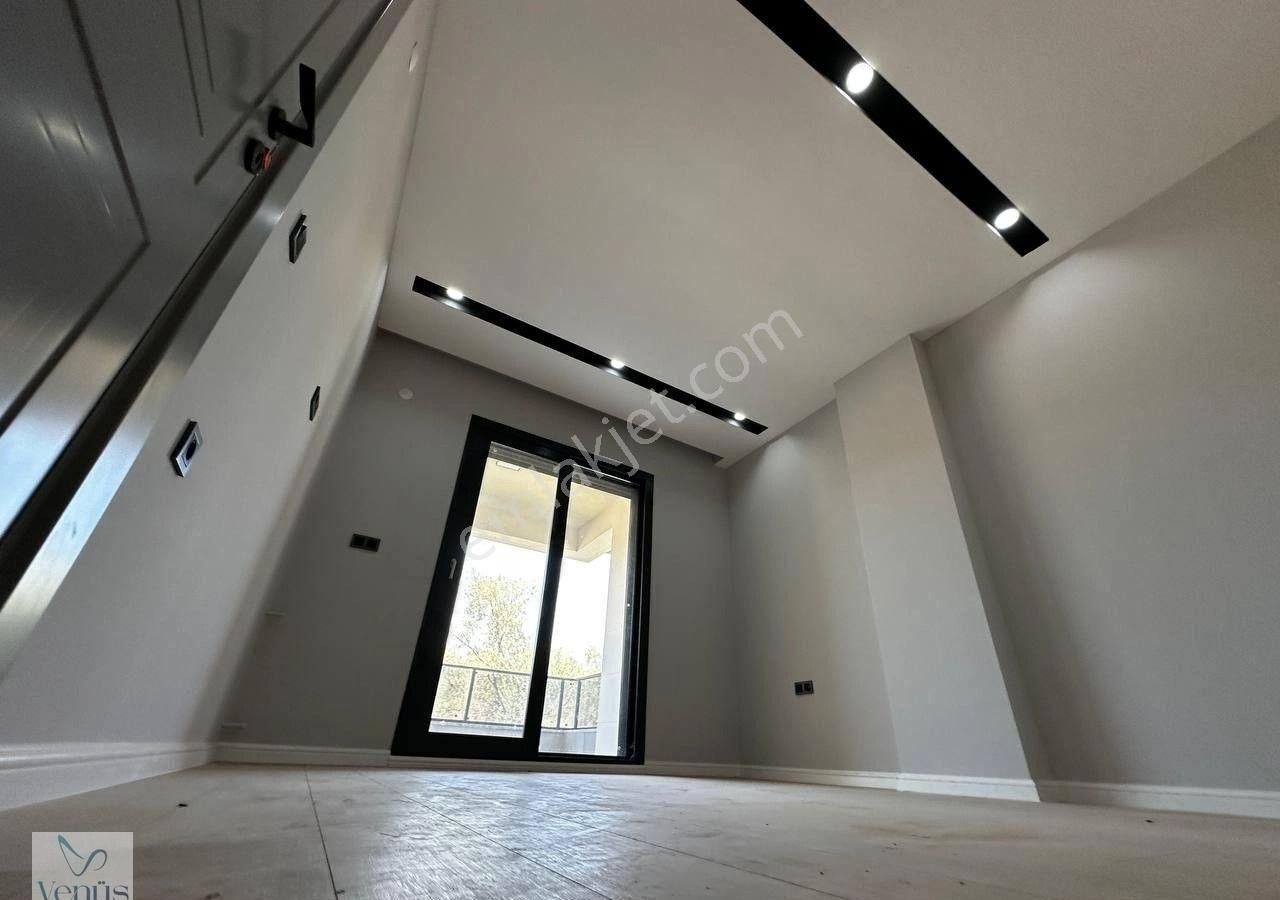 Altınoluk'ta Muhteşem Peyzajlı Havuzlu 4+1 Ultra Lüks Loft Villa - Görsel 18