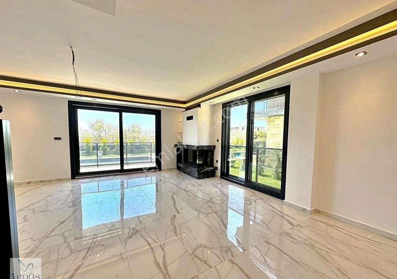 Altınoluk Narlıda 5+1 Müstakil Havuzlu Denize 50mt Ultra Geniş Manzaralı Satılık Villa - Görsel 21