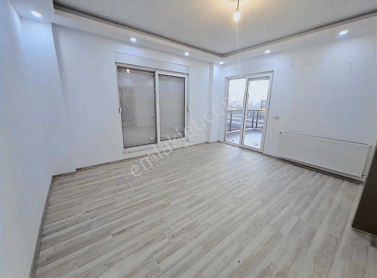 Yeniköy'de Satılık Doğalgaz Kombili Ebeveyn Banyolu Lüks Daire - Görsel 10