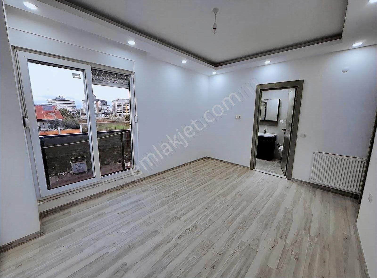 Yeniköy'de Satılık Doğalgaz Kombili Ebeveyn Banyolu Lüks Daire - Görsel 21