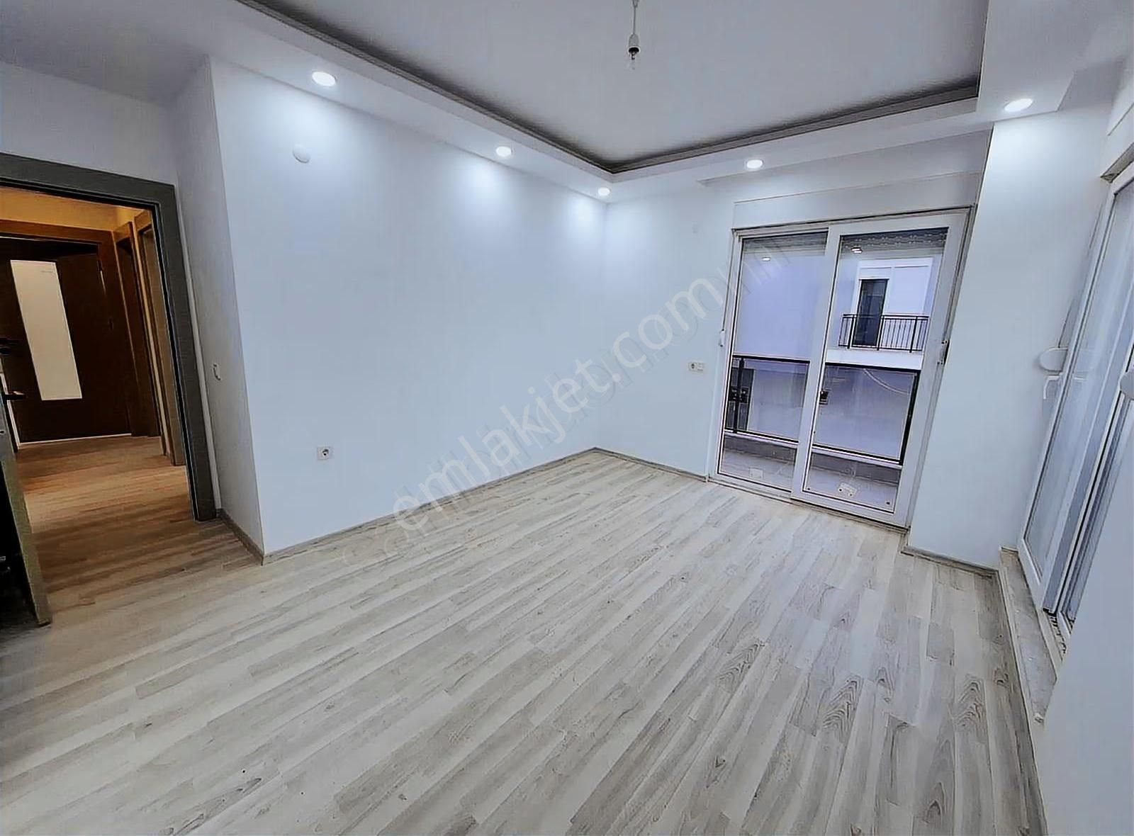 Yeniköy'de Satılık Doğalgaz Kombili Ebeveyn Banyolu Lüks Daire - Görsel 31