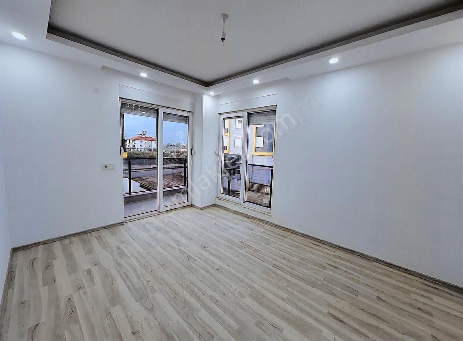 Yeniköy'de Satılık Doğalgaz Kombili Ebeveyn Banyolu Lüks Daire - Görsel 19