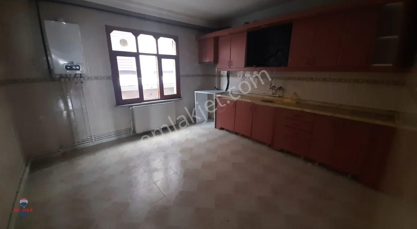 Hamidiye Mahallesinde Kiralık Geniş 2+1 Daire - Görsel 13