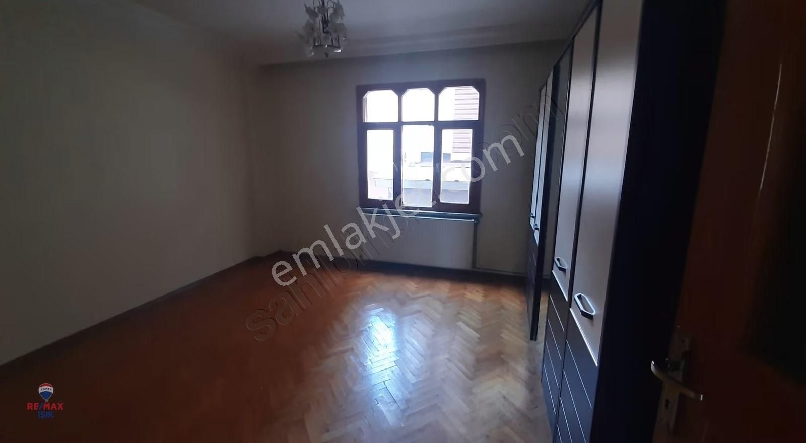 Hamidiye Mahallesinde Kiralık Geniş 2+1 Daire - Görsel 7