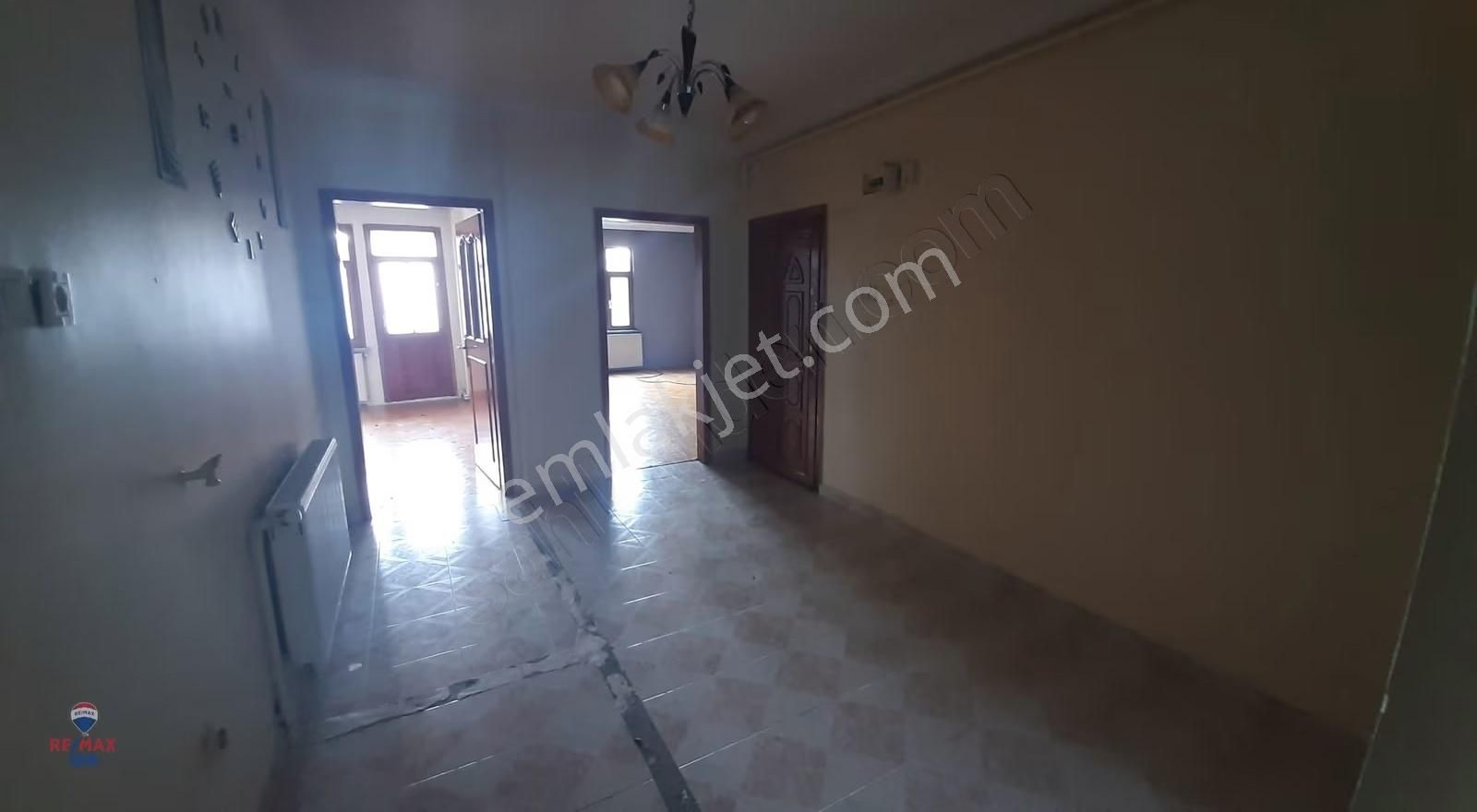 Hamidiye Mahallesinde Kiralık Geniş 2+1 Daire - Görsel 18