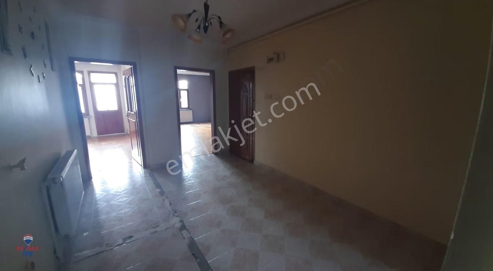 Hamidiye Mahallesinde Kiralık Geniş 2+1 Daire - Görsel 17