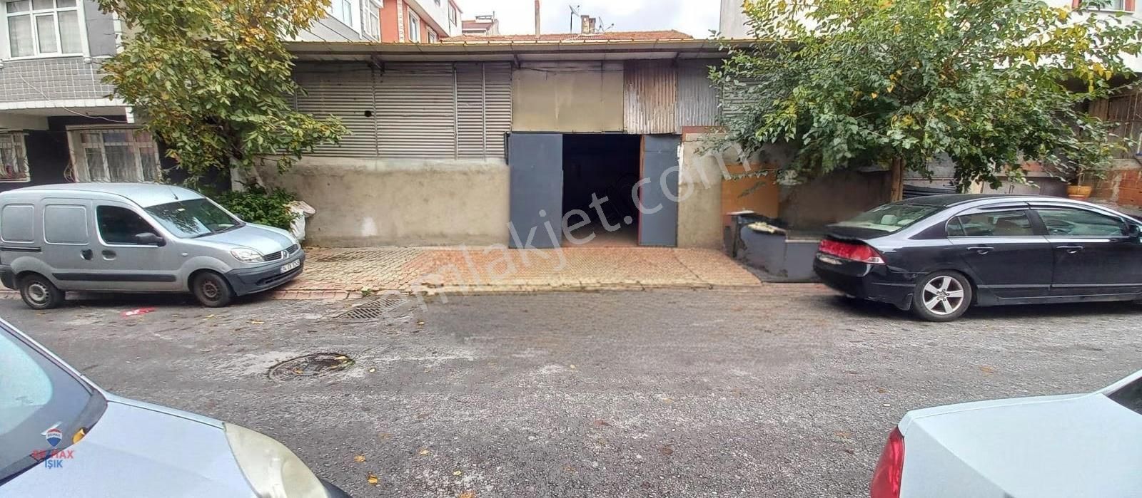 Müstakil Zemine Basar Önüne Tır Yanaşır Düz Giriş