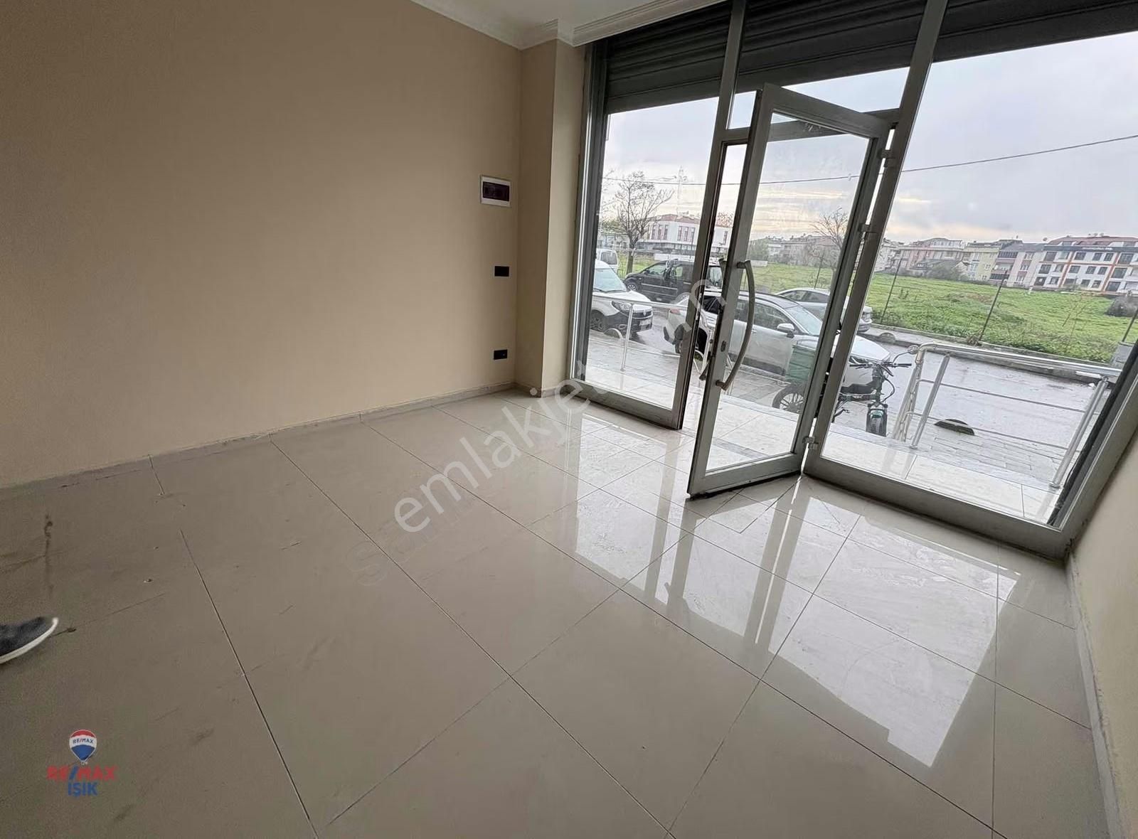 Sancaktepe Bölge Hastanesi Yakınlarında Kiralık Depolu Dükkan - Görsel 11