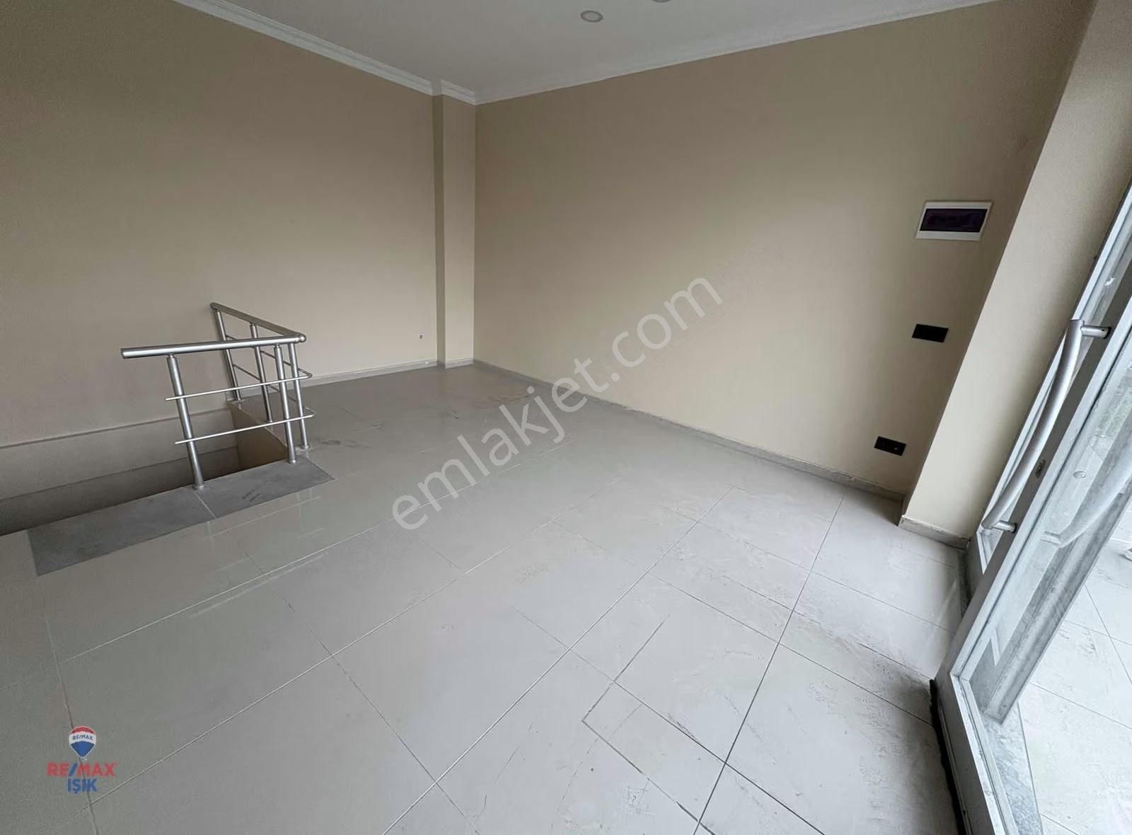 Sancaktepe Bölge Hastanesi Yakınlarında Kiralık Depolu Dükkan - Görsel 2