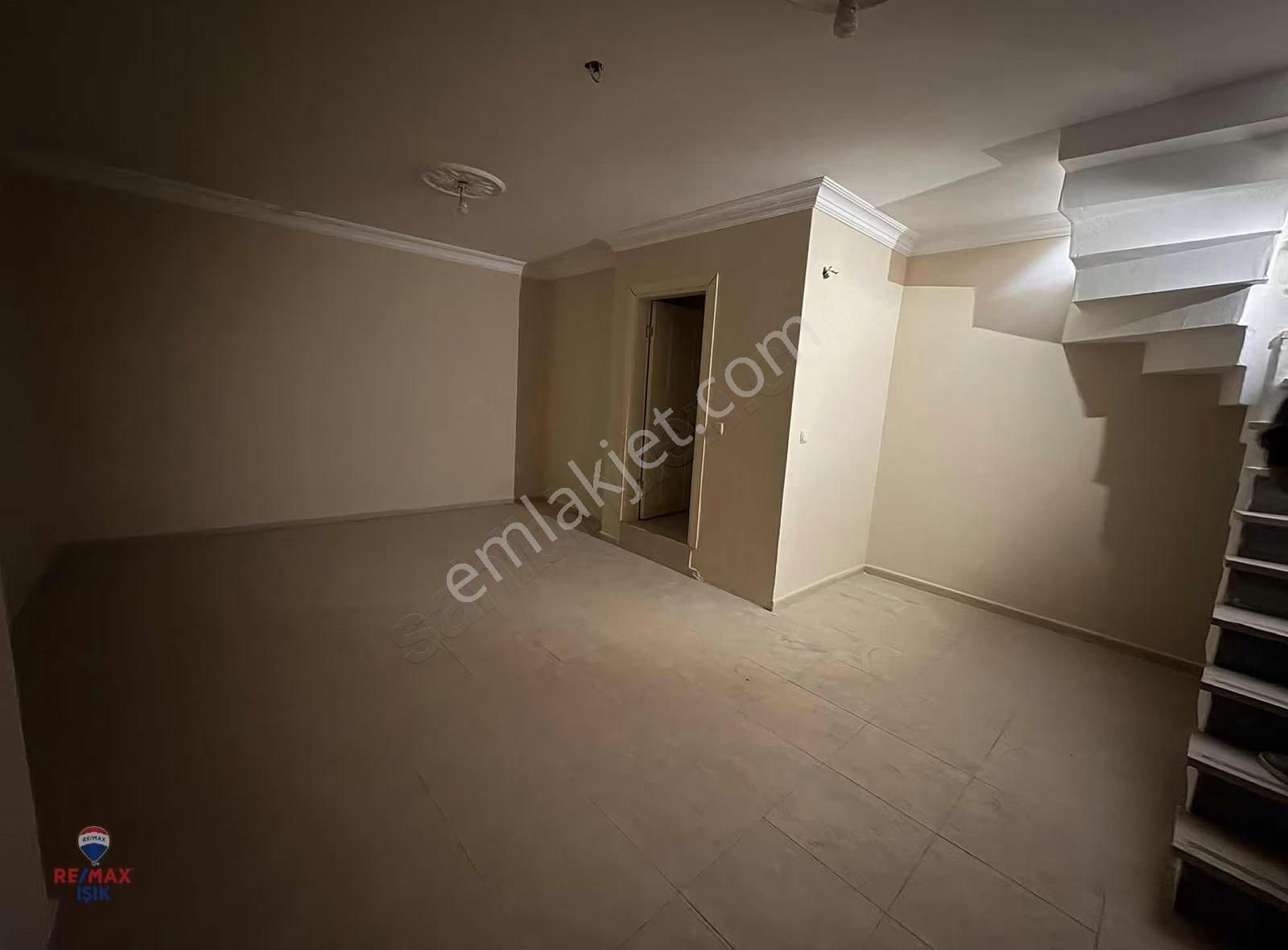 Sancaktepe Bölge Hastanesi Yakınlarında Kiralık Depolu Dükkan - Görsel 17