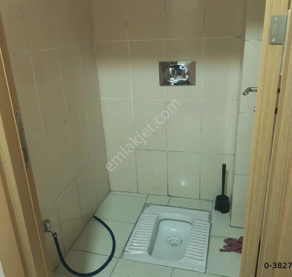 Bağcılar Yüzyıl İskanlı Binada Kiralık Depolu Dükkan - Görsel 12