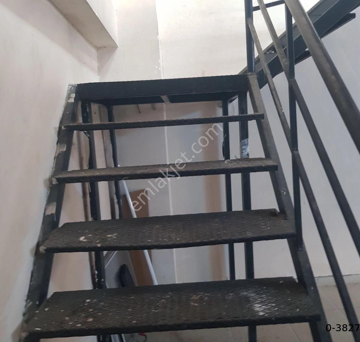 Bağcılar Yüzyıl İskanlı Binada Kiralık Depolu Dükkan - Görsel 2
