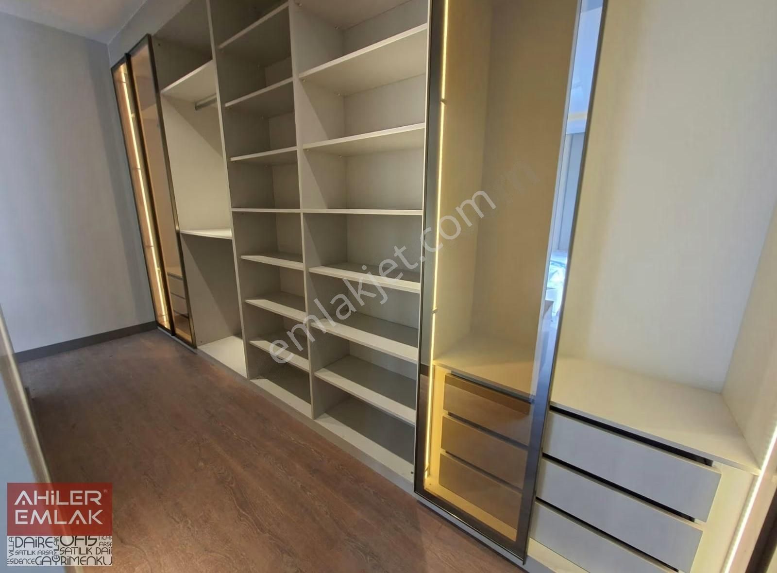 Site İçerisinde 3 Cepheli Full+full Yapılı 8.katta Satılık - Görsel 3