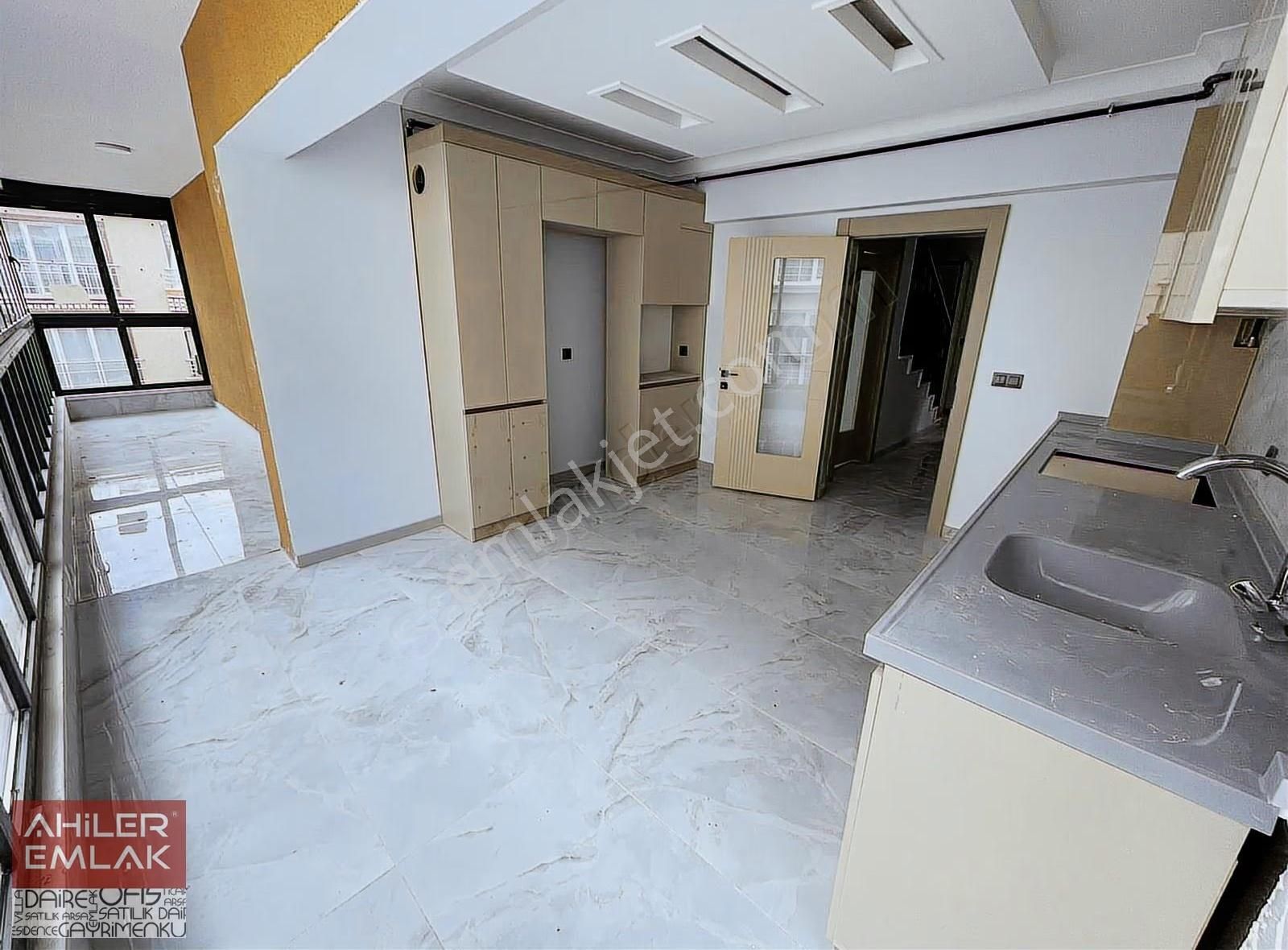 Ahiler'den 5 Oda 1 Salon 240 M2 Güney Dogu Cephe Full Yapılı