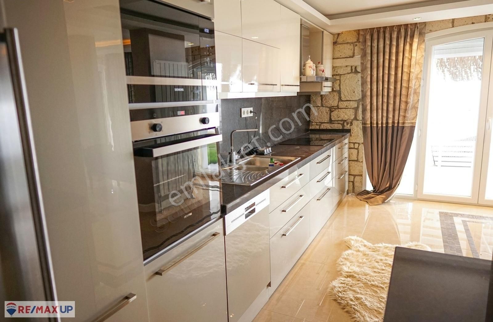 Ardıçta Denize Sıfır, Sonsuzluk Havuzlu 8+2 Lüks Villa - Görsel 2