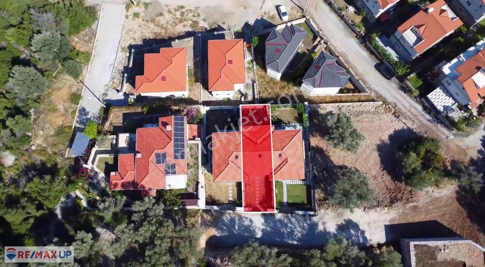 Karaburun Saip'te Deniz Manzaralı Tripleks 3+1 Villa - Görsel 10