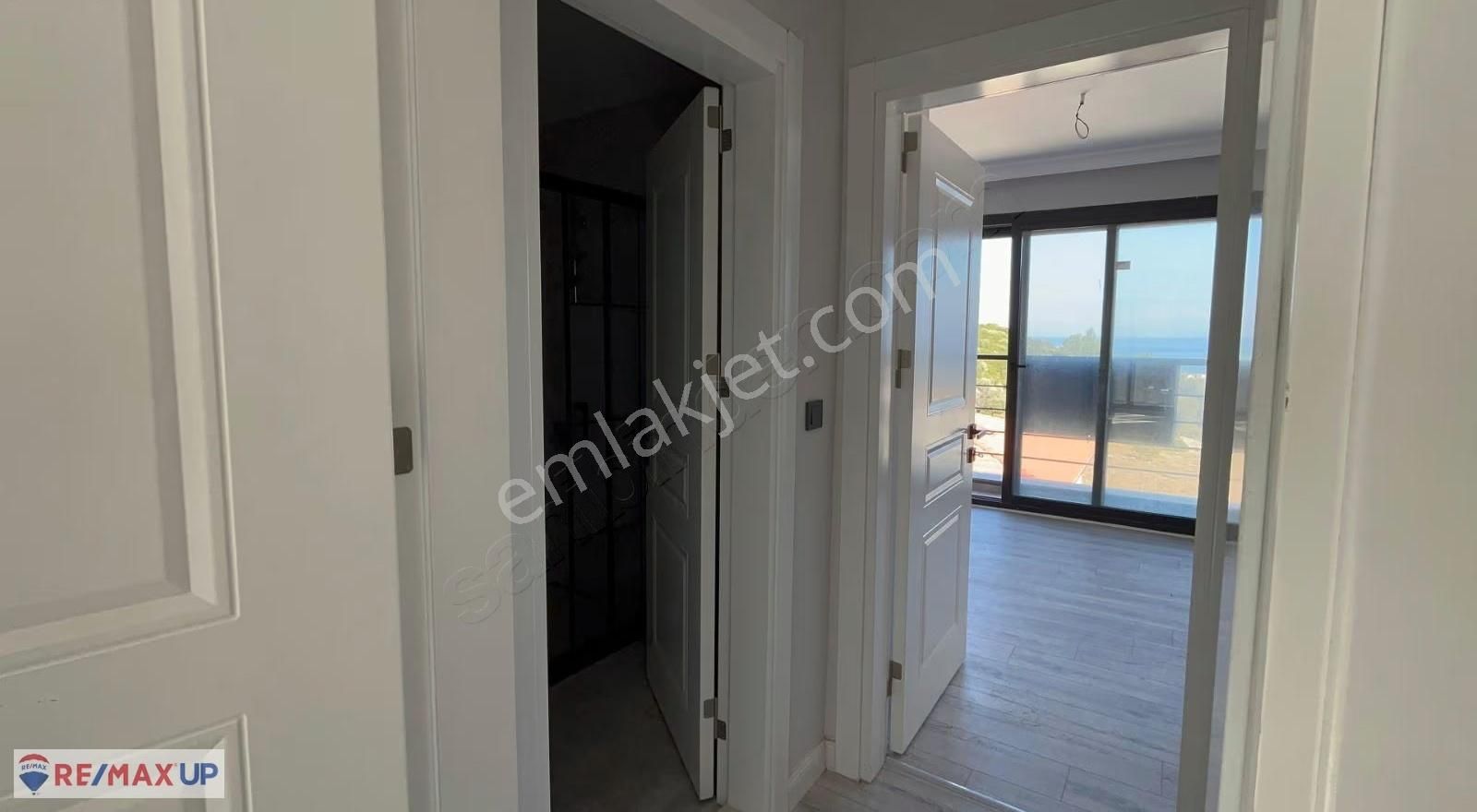 Karaburun Saip'te Deniz Manzaralı Tripleks 3+1 Villa - Görsel 21