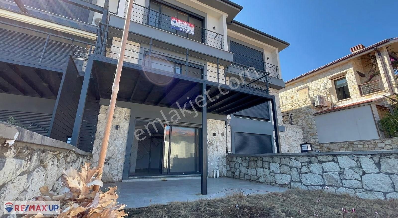 Karaburun Saip'te Deniz Manzaralı Tripleks 3+1 Villa - Görsel 25