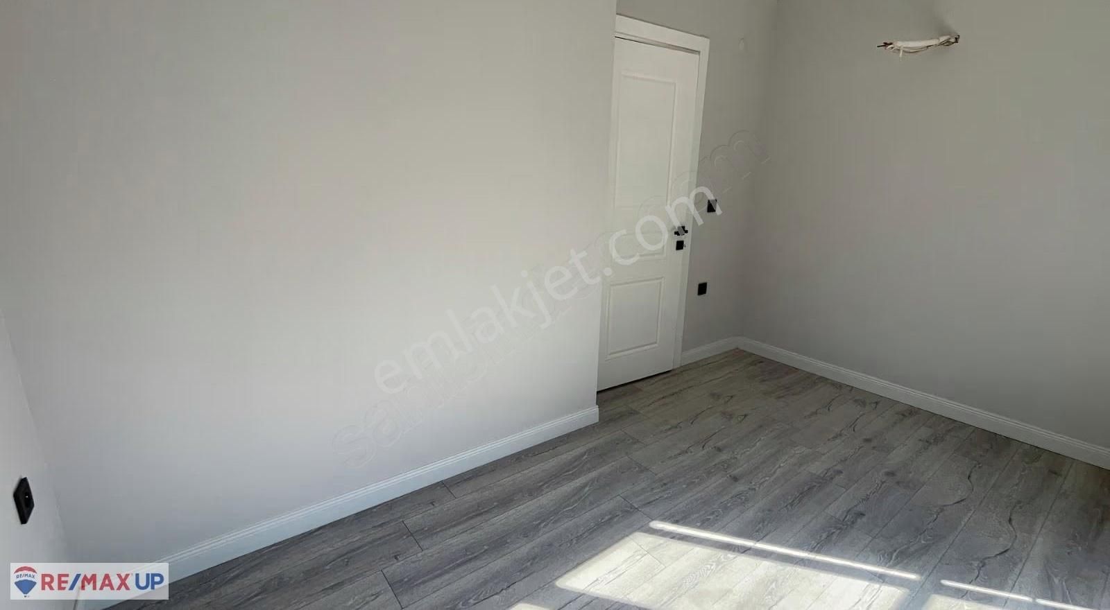 Karaburun Saip'te Deniz Manzaralı Tripleks 3+1 Villa - Görsel 35