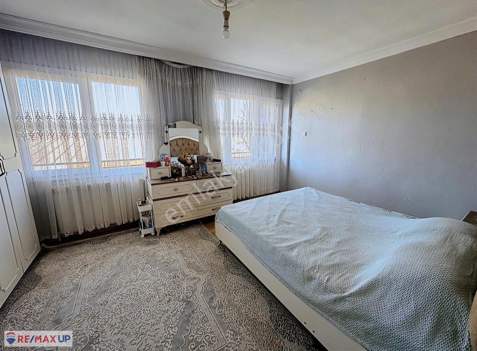 Gaziemir'de Geniş Ve Bakımlı Satılık Triplex Villa - Görsel 25