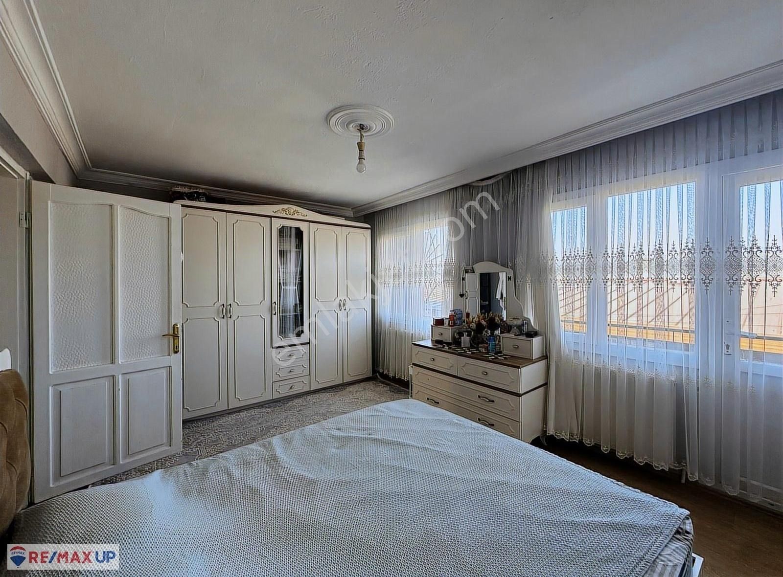 Gaziemir'de Geniş Ve Bakımlı Satılık Triplex Villa - Görsel 16