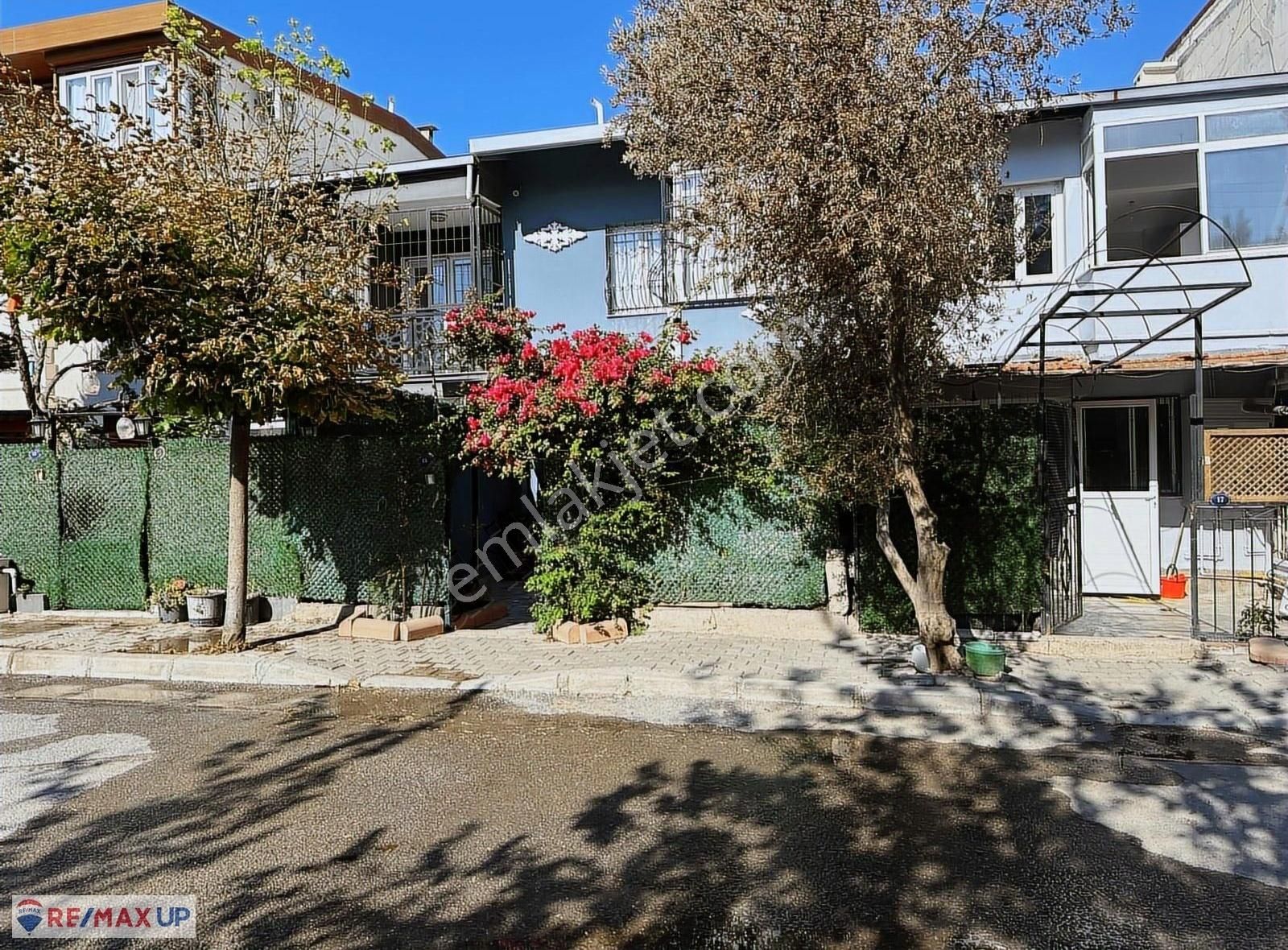 Gaziemir'de Geniş Ve Bakımlı Satılık Triplex Villa - Görsel 21