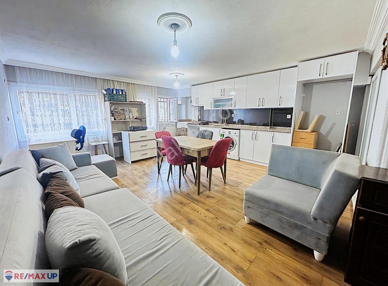 Gaziemir'de Geniş Ve Bakımlı Satılık Triplex Villa - Görsel 20