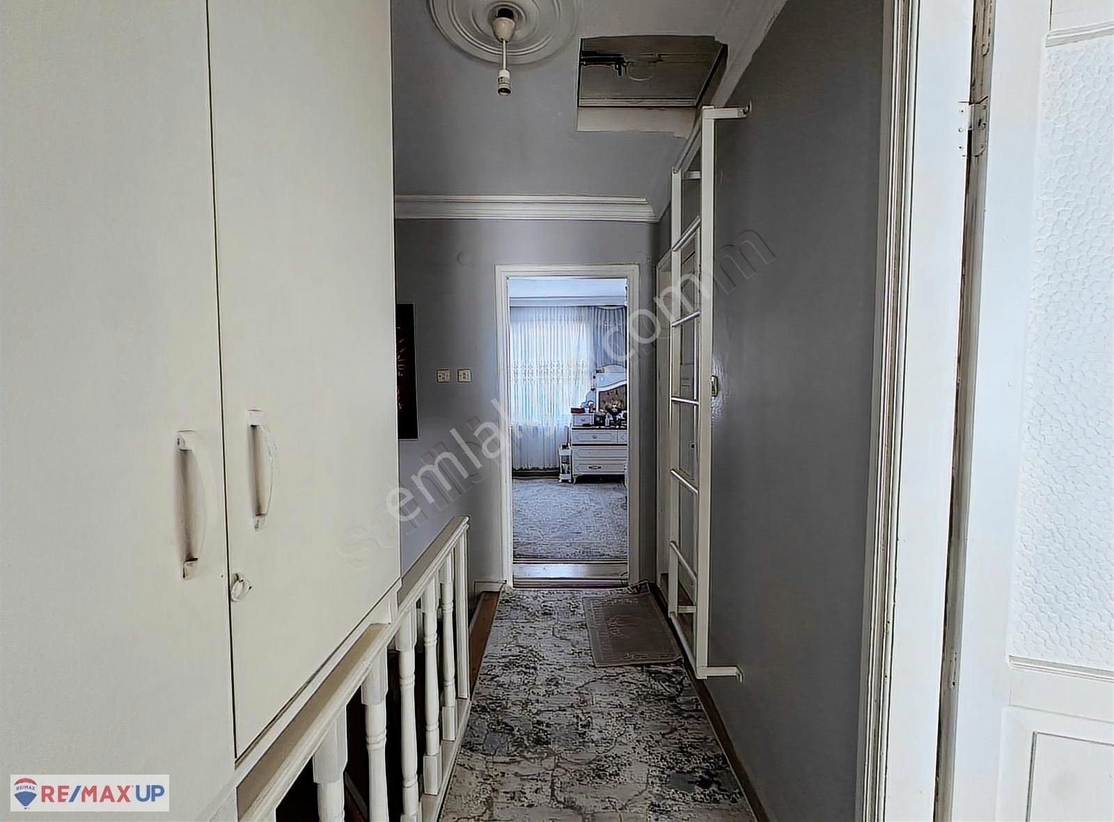 Gaziemir'de Geniş Ve Bakımlı Satılık Triplex Villa - Görsel 11