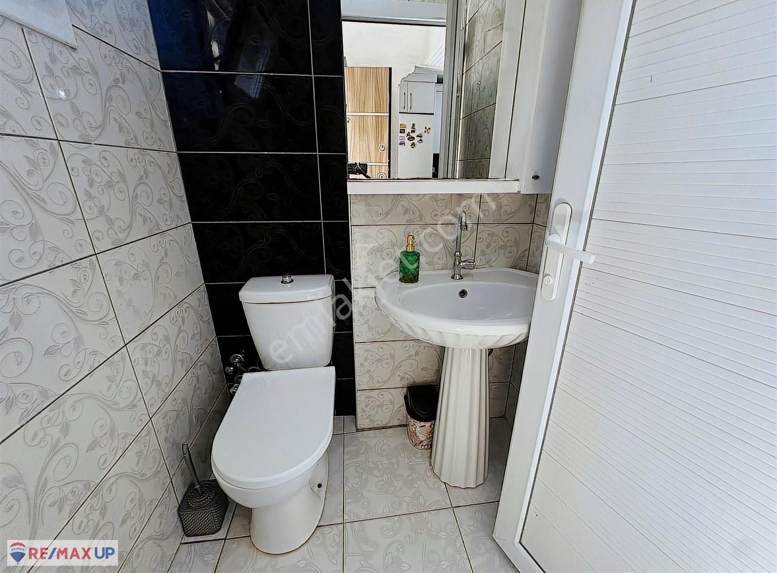 Gaziemir'de Geniş Ve Bakımlı Satılık Triplex Villa - Görsel 26