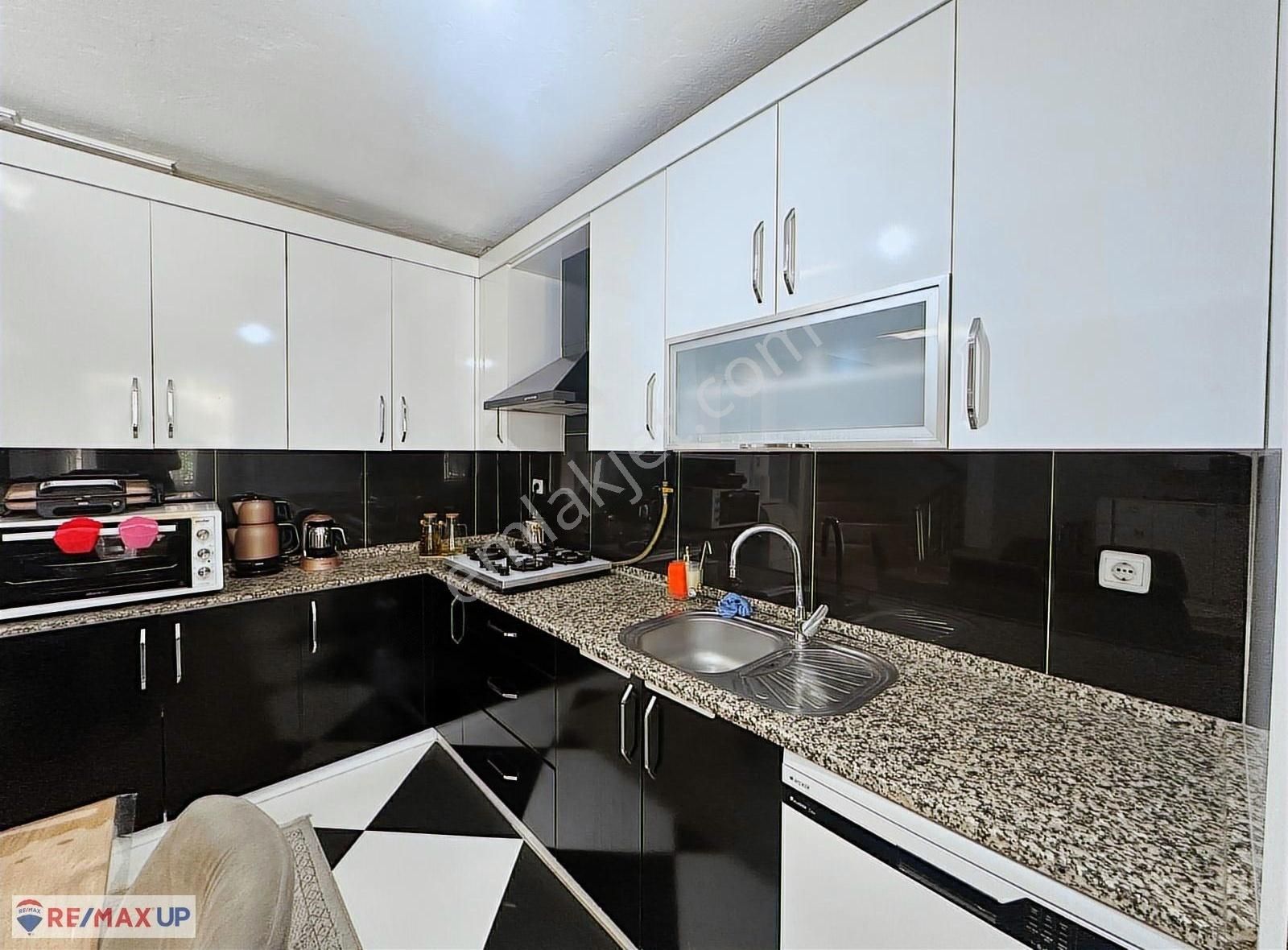 Gaziemir'de Geniş Ve Bakımlı Satılık Triplex Villa - Görsel 19