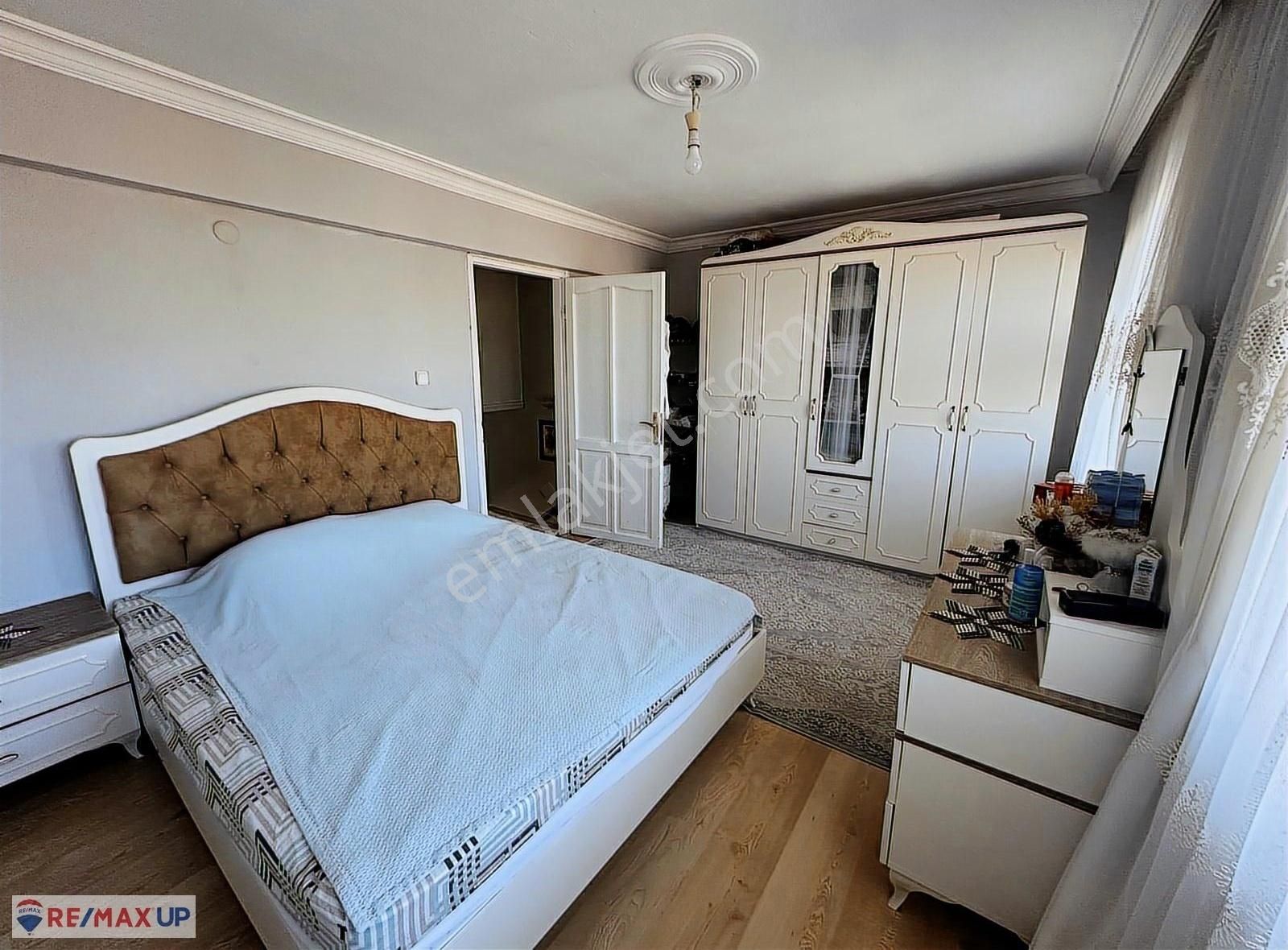 Gaziemir'de Geniş Ve Bakımlı Satılık Triplex Villa - Görsel 4