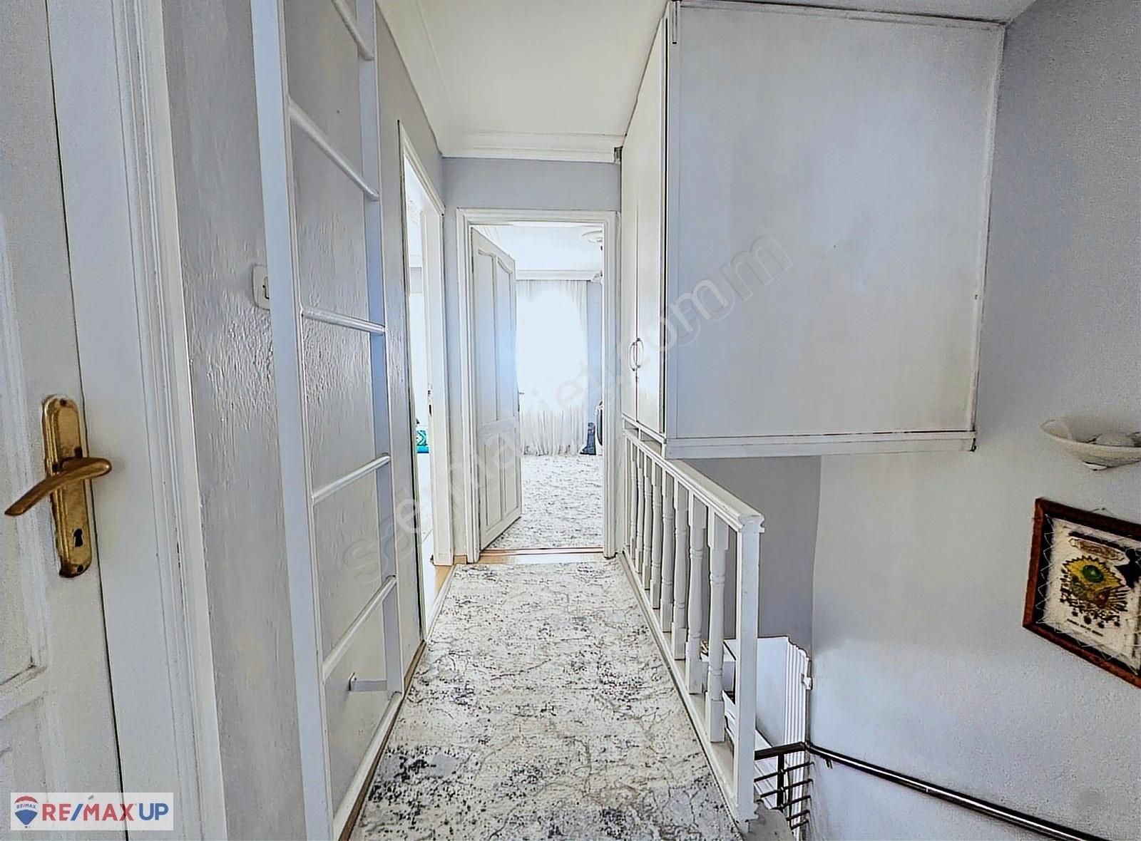 Gaziemir'de Geniş Ve Bakımlı Satılık Triplex Villa - Görsel 15