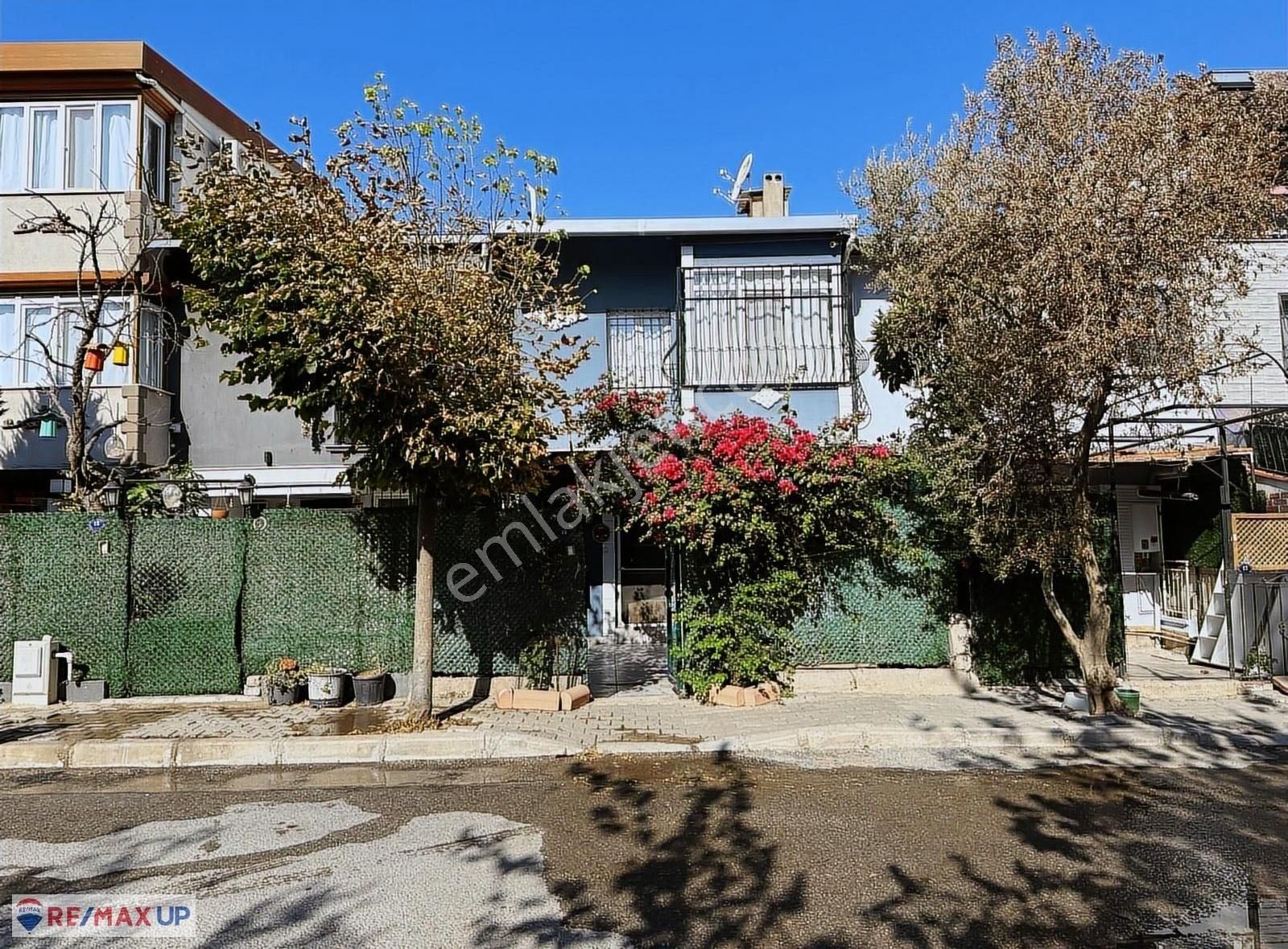 Gaziemir'de Geniş Ve Bakımlı Satılık Triplex Villa - Görsel 23