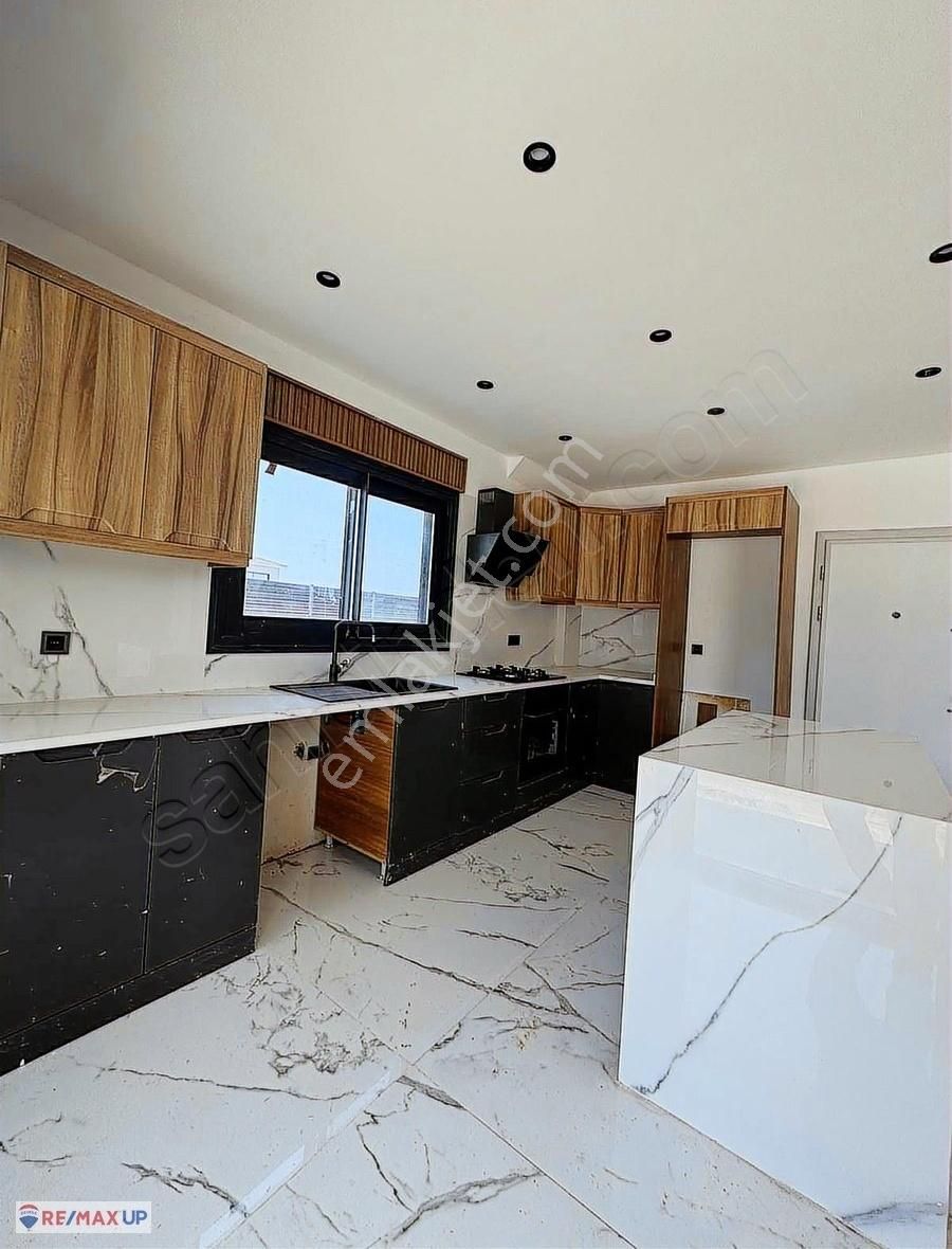 Çeşme Reisdere'de Ferah Havuzlu 4+1 Satılık! - Görsel 6