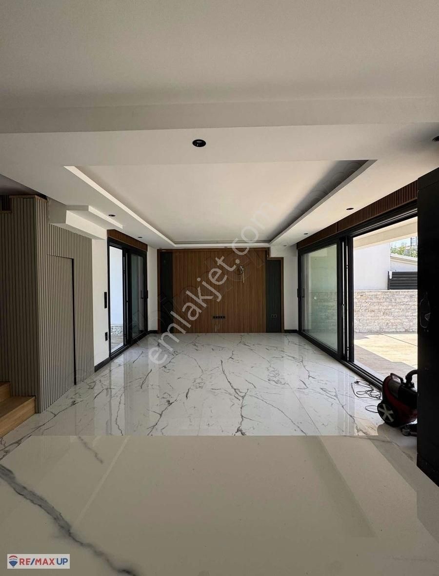 Çeşme Reisdere'de Ferah Havuzlu 4+1 Satılık! - Görsel 14